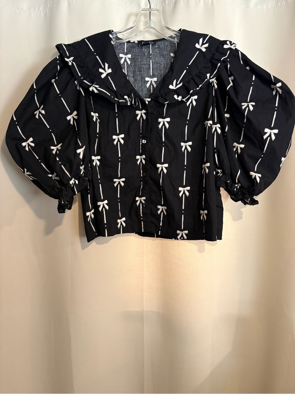 GiGiO Black Bow-Print Puff Sleeve Button-Front Top